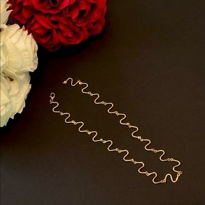 Gold Tone Loop Link Collarbone Necklace